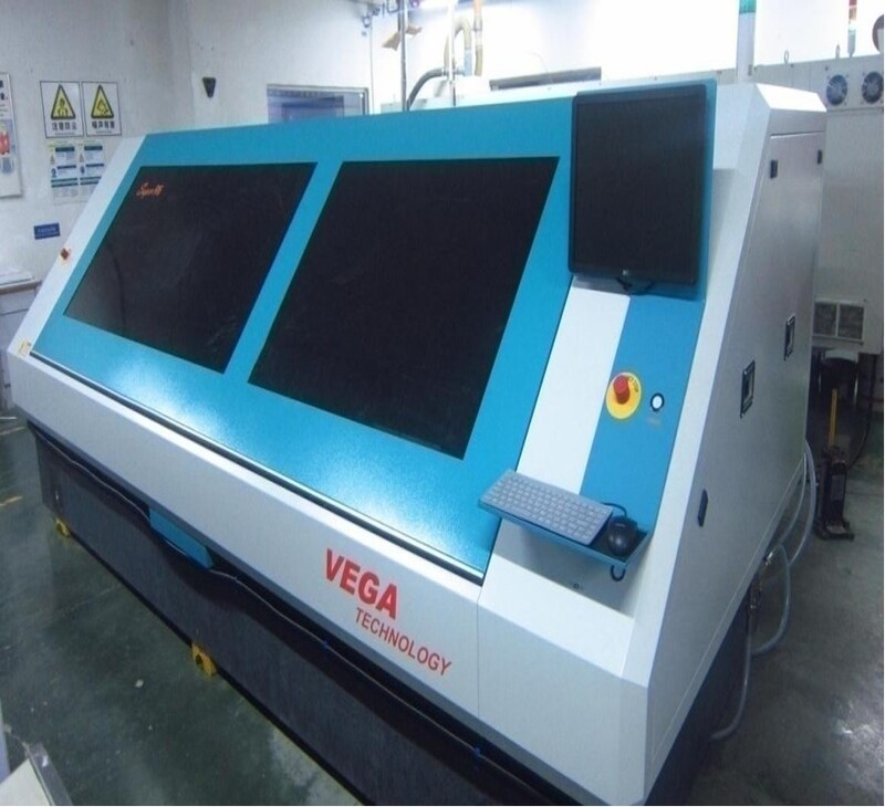 Depth-Controlled Routing Machine