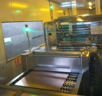 ドライフィルム貼りつき機